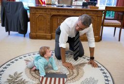 تصاویر برگزیده عکاس کاخ سفید از باراک اوباما در ۲۰۱۶