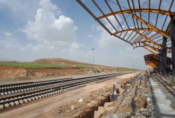 ریل‌گذاری راه‌آهن همدان – سنندج تا ۱۵ مهر به اتمام می‌رسد