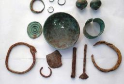 کشف ۲۷ شی تاریخی هزاره اول قبل از میلاد در سروآباد