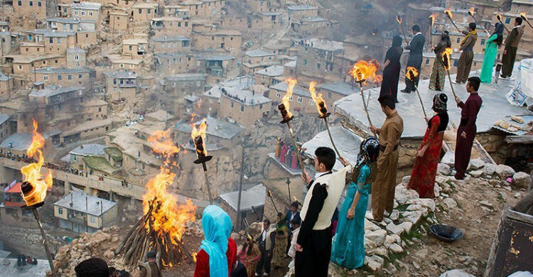 نوروز کردستان؛ تَرَک قندیل‌هایی که دست نیاز به سوی مادر هستی دراز کرده‌اند
