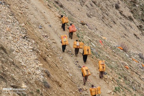 کولبری از زاویه‌ای دیگر! جستاری پیرامون کارگران کولبر و صورت بندی مناسبات اقتصادی و اجتماعی در مرزهای کردستان